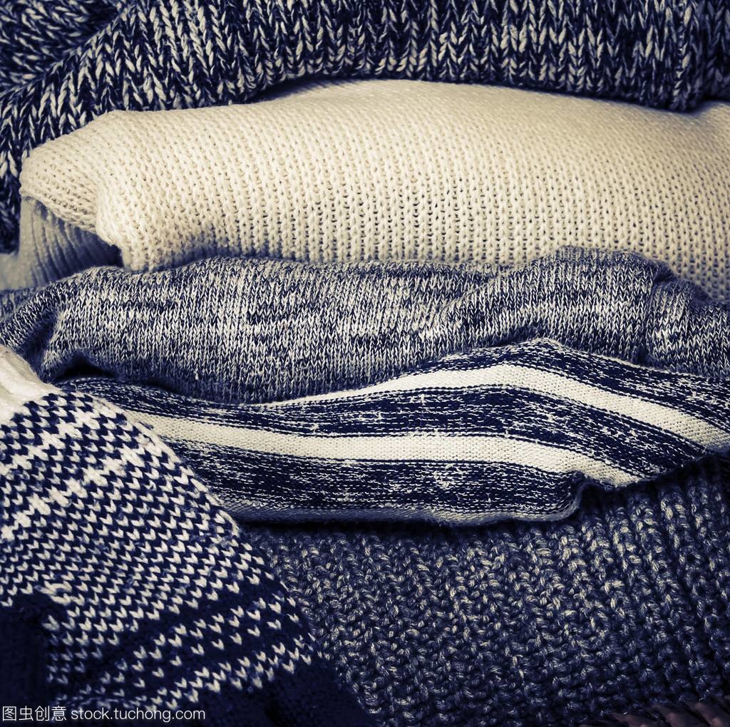 針織與木質的對話 當柔軟織物邂逅自然肌理